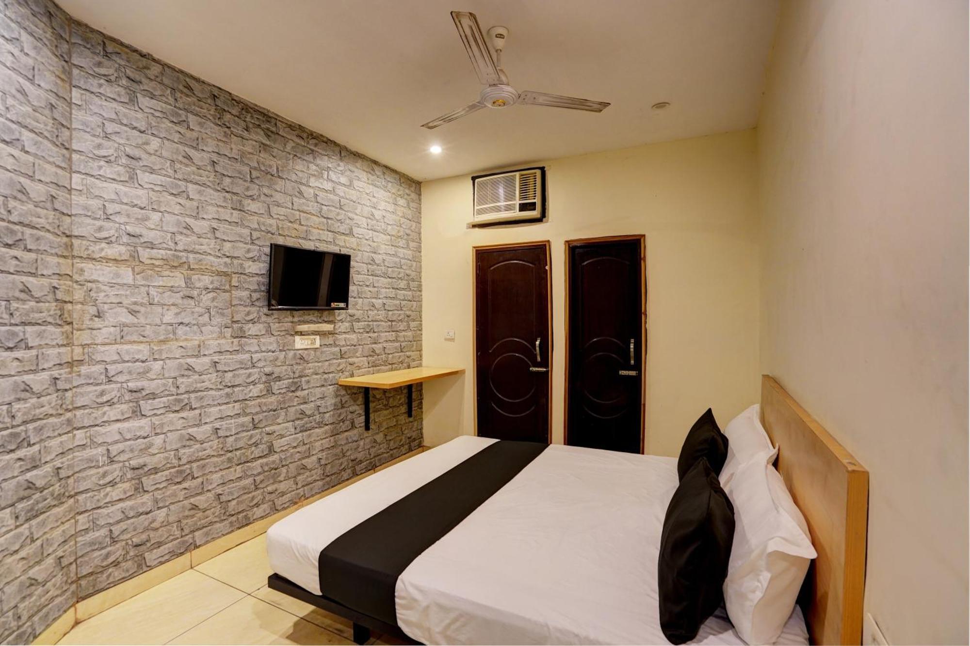 Hotel O Blue Vibes Meerut Extérieur photo