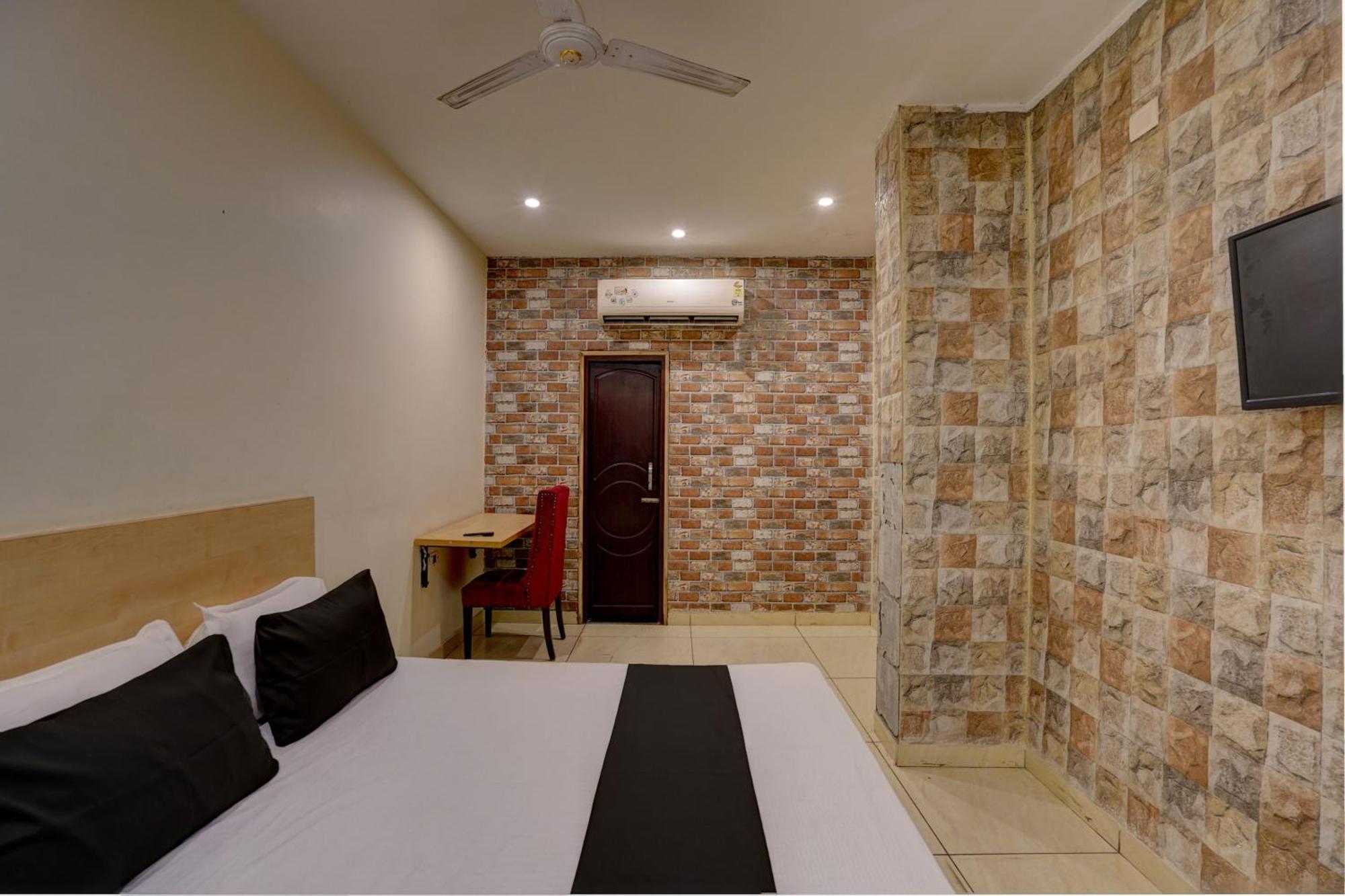 Hotel O Blue Vibes Meerut Extérieur photo
