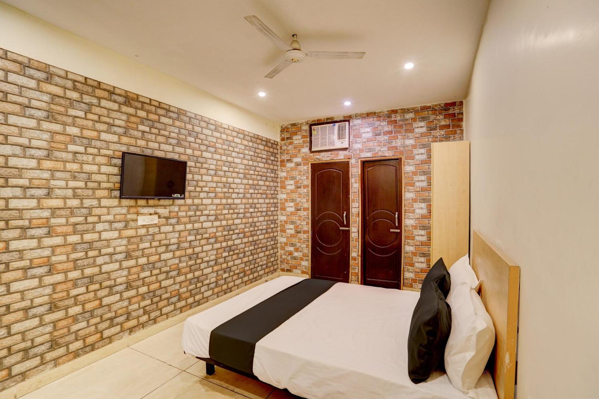 Hotel O Blue Vibes Meerut Extérieur photo