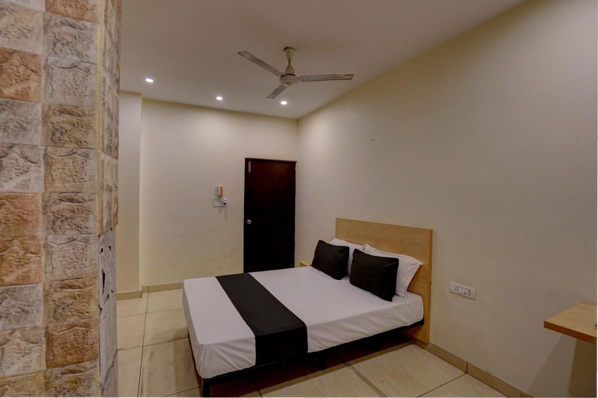 Hotel O Blue Vibes Meerut Extérieur photo