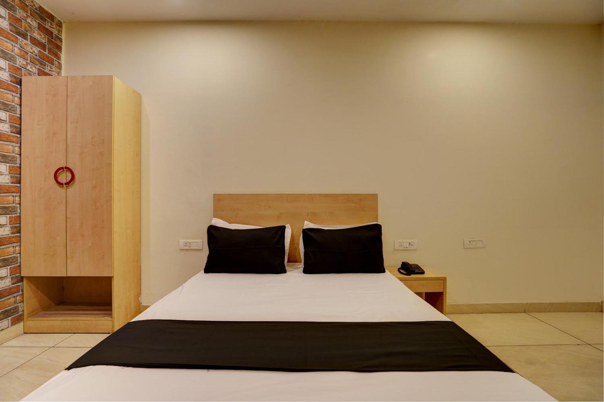 Hotel O Blue Vibes Meerut Extérieur photo