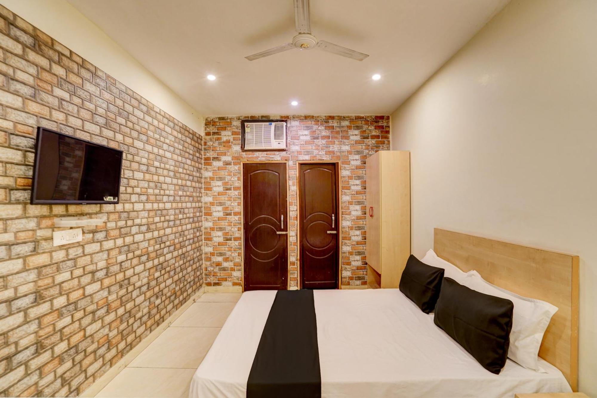 Hotel O Blue Vibes Meerut Extérieur photo