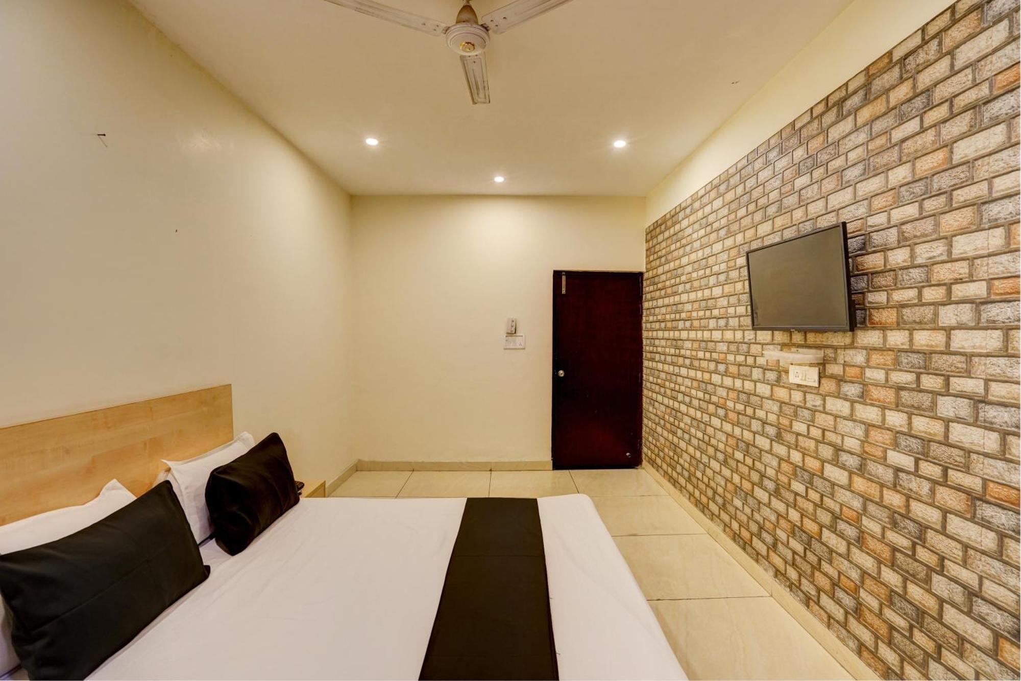 Hotel O Blue Vibes Meerut Extérieur photo