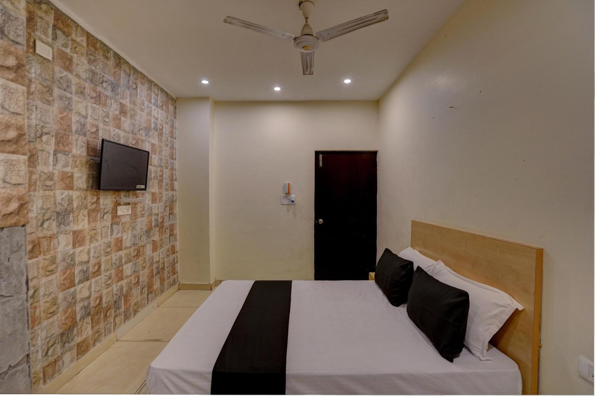 Hotel O Blue Vibes Meerut Extérieur photo