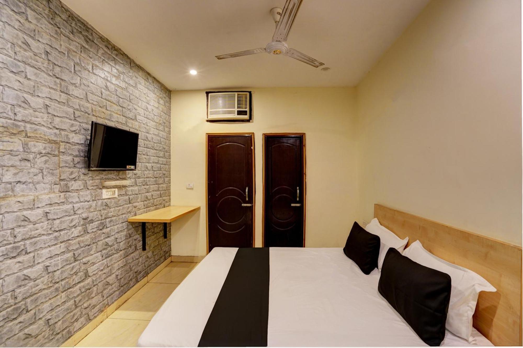 Hotel O Blue Vibes Meerut Extérieur photo