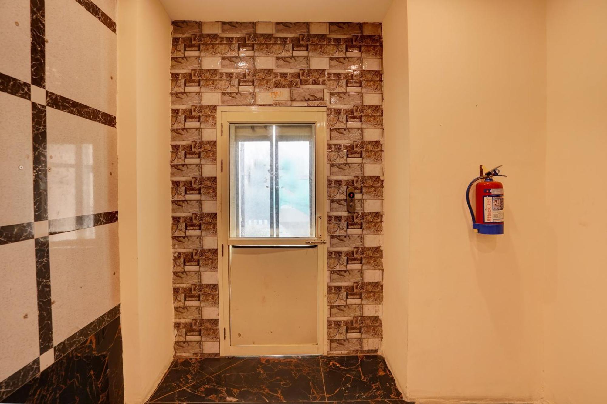 Hotel O Blue Vibes Meerut Extérieur photo