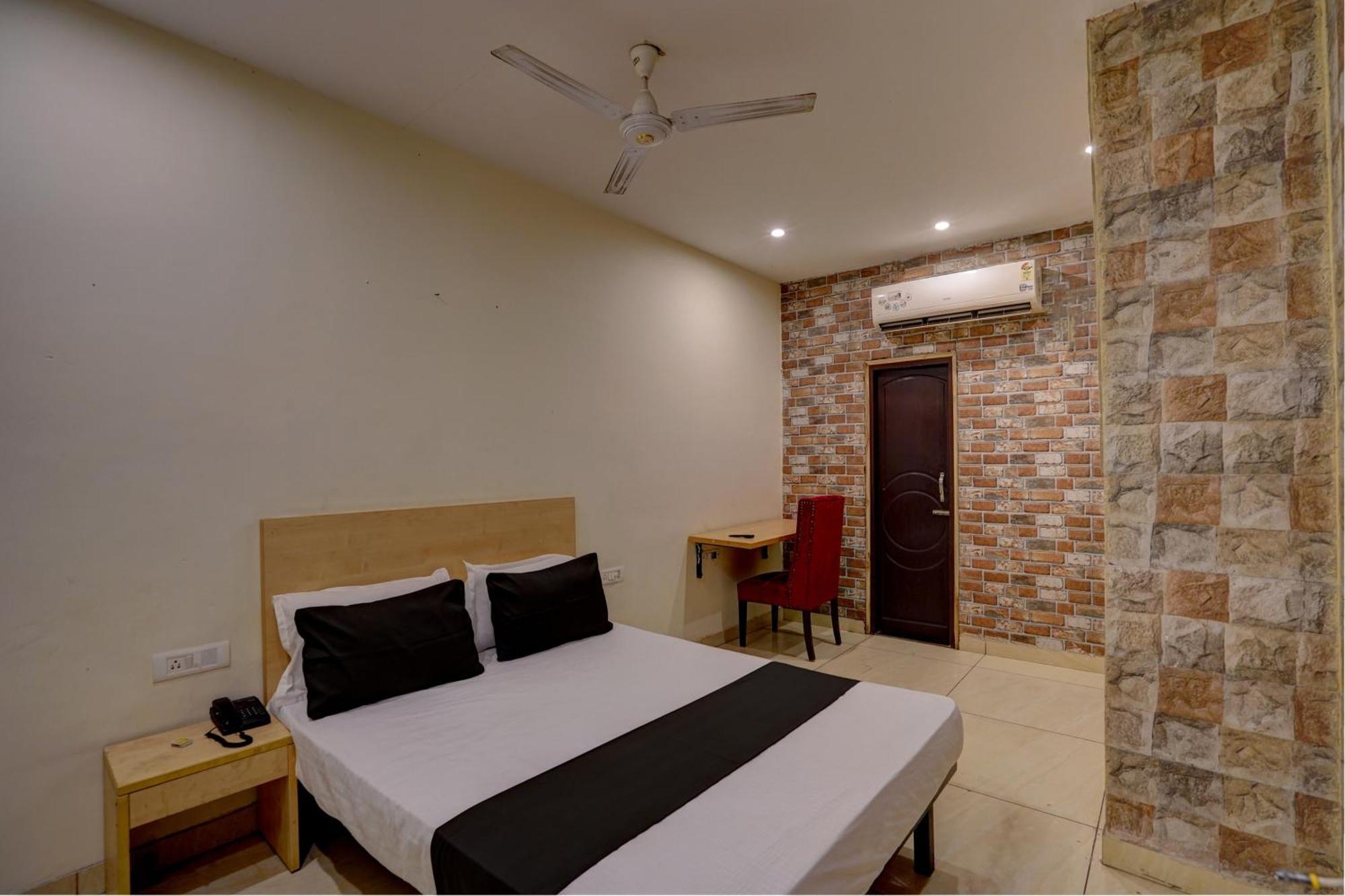 Hotel O Blue Vibes Meerut Extérieur photo