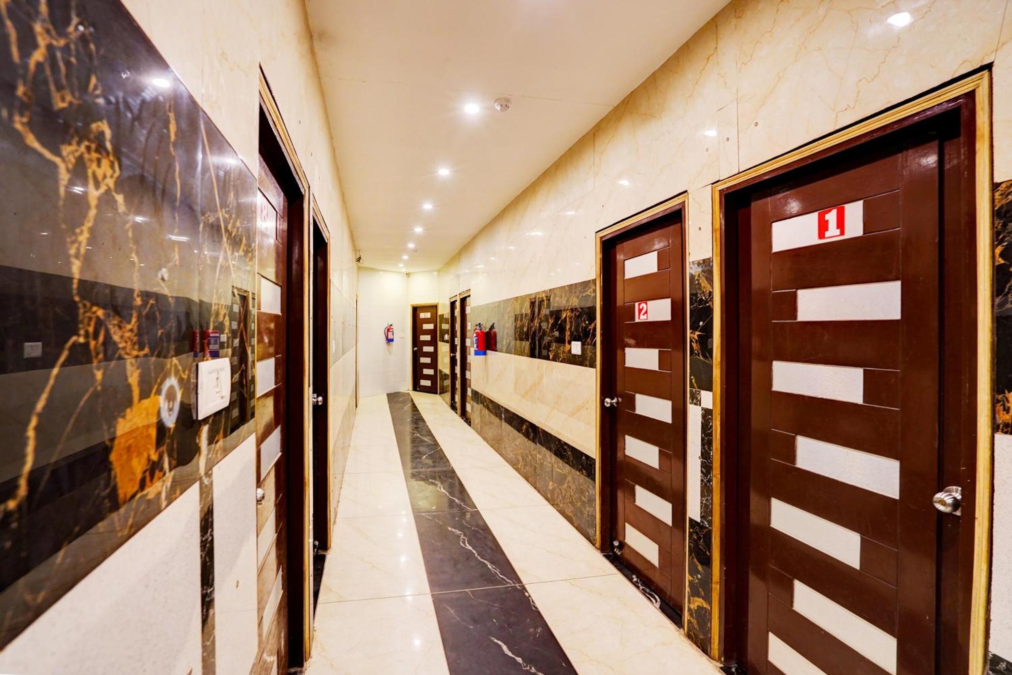 Hotel O Blue Vibes Meerut Extérieur photo