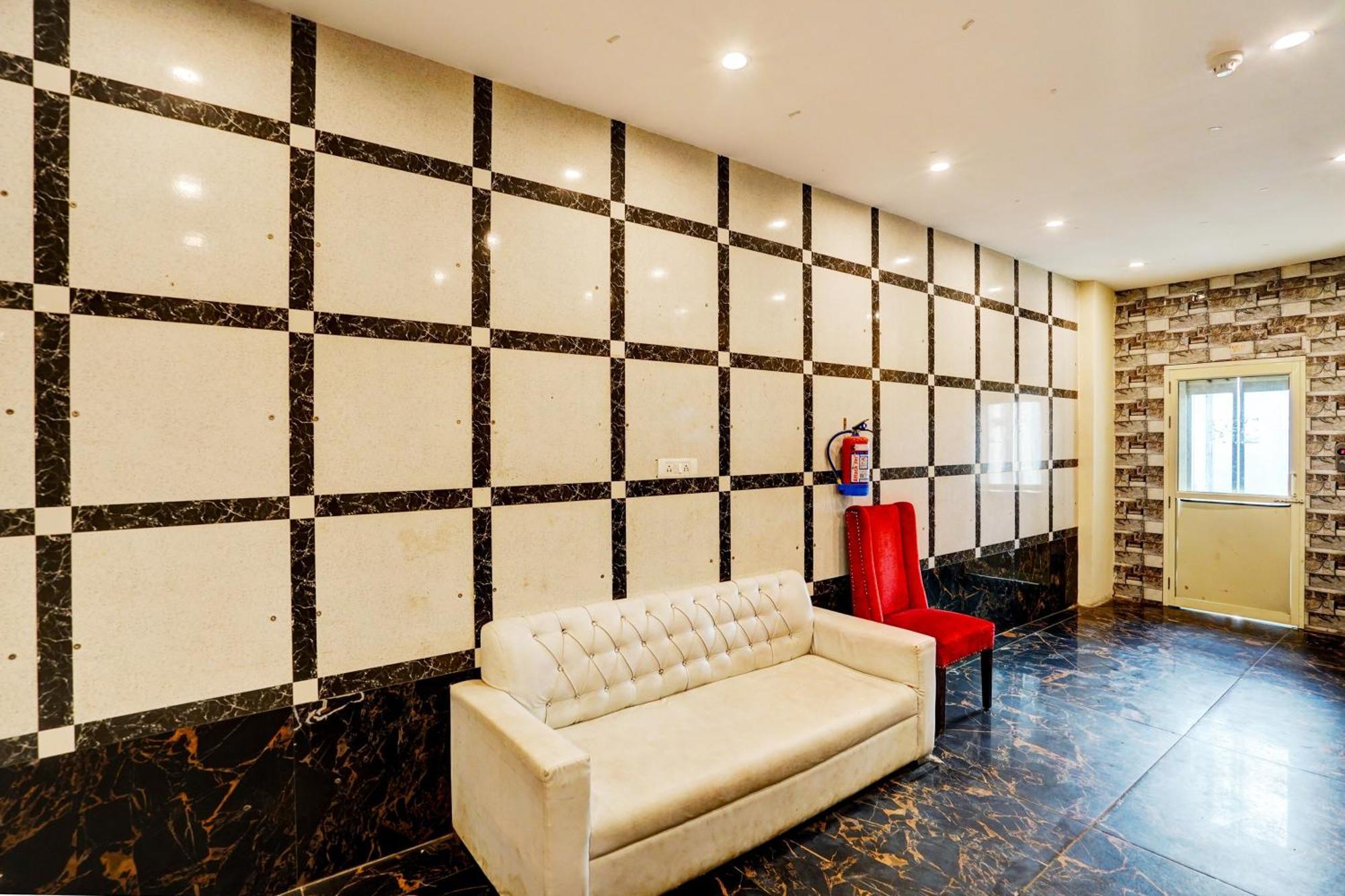Hotel O Blue Vibes Meerut Extérieur photo